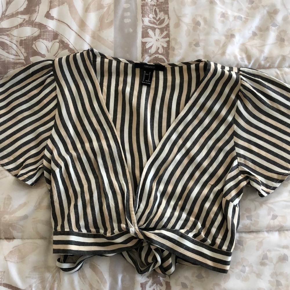 Deep-Mid V crop top
